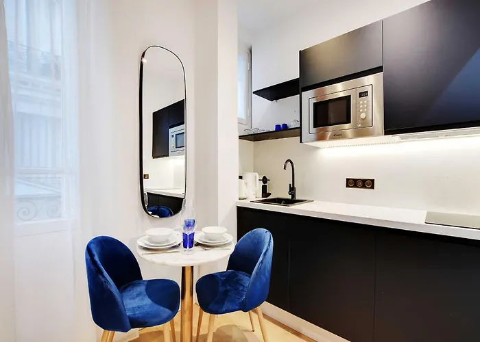 Cozy Parisian 2p In The Prestigious 8th Paryż