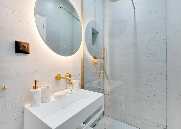 Cozy Parisian 2p In The Prestigious 8th * Paryż