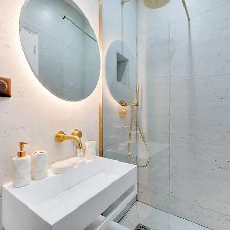 Cozy Parisian 2p In The Prestigious 8th * Париж