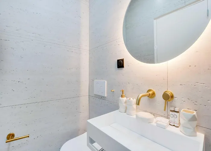 Cozy Parisian 2p In The Prestigious 8th *